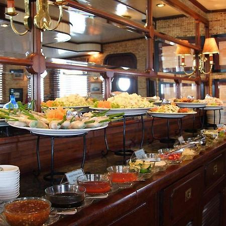 Emeraude Classic Cruises Hotel Ha Long Bagian luar foto