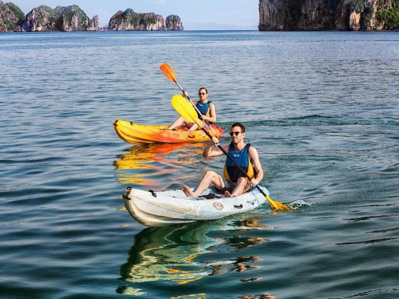 Emeraude Classic Cruises Hotel Ha Long Bagian luar foto