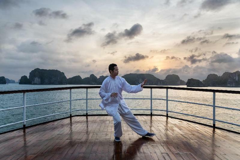 Emeraude Classic Cruises Hotel Ha Long Bagian luar foto