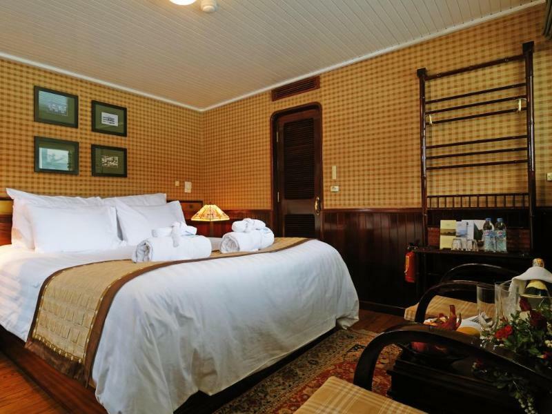 Emeraude Classic Cruises Hotel Ha Long Bagian luar foto